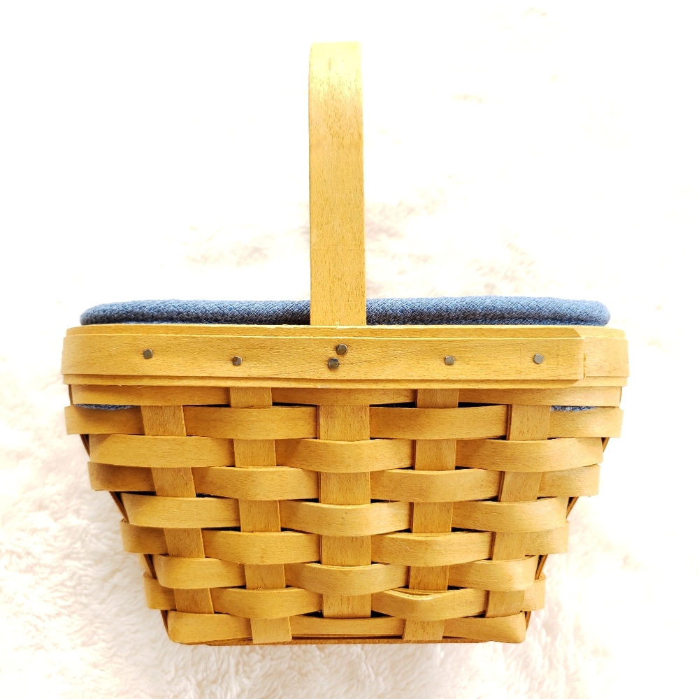 Vintage Longaberger Berry Basket (2002) - Picture 1 of 8
